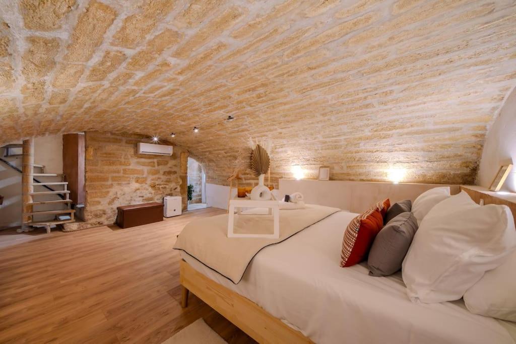 La Suite Eximia Avec Patio - Parking Souterrain Inclus - Centre Historique Montpellier Exteriör bild